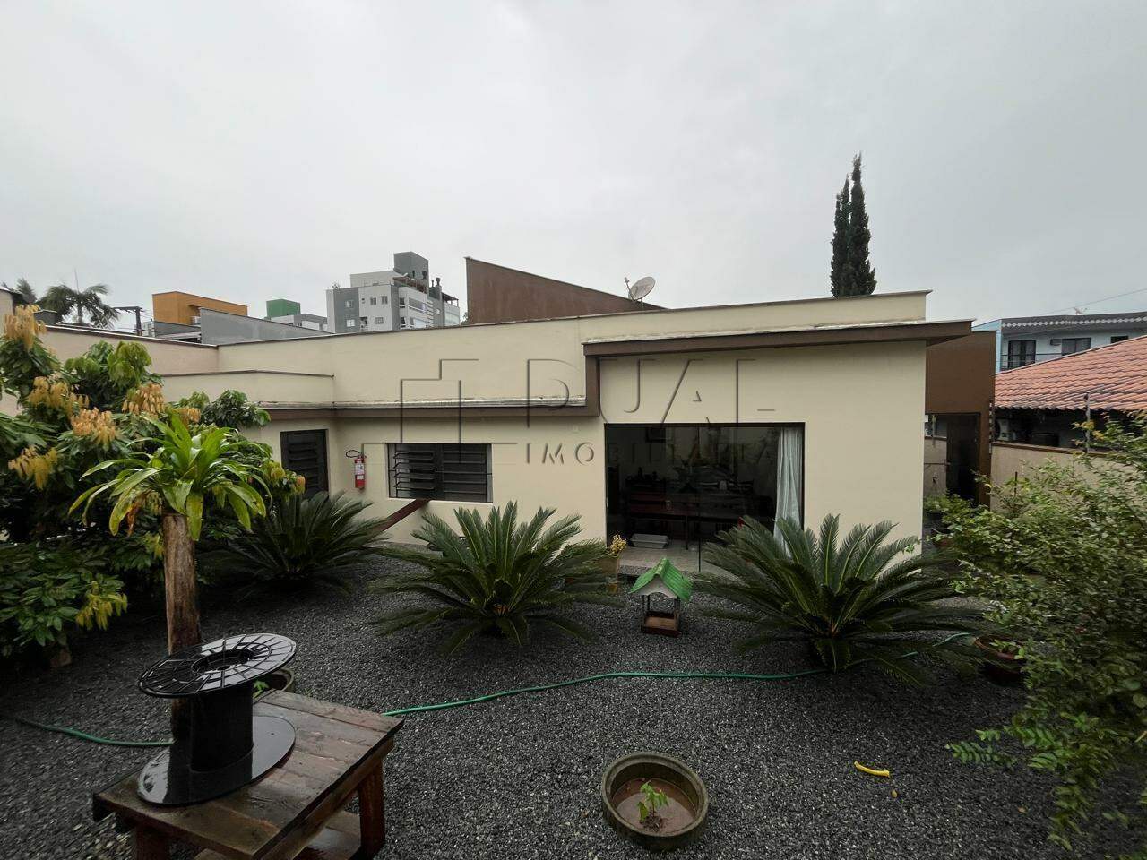 Imagem Casa com ótima localização à venda no bairro Nova Brasília.