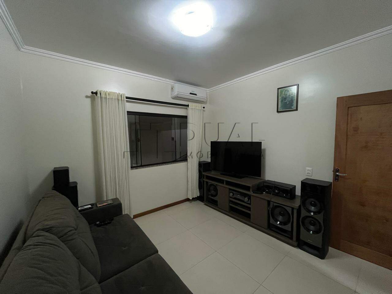 Imagem Casa com ótima localização à venda no bairro Nova Brasília.