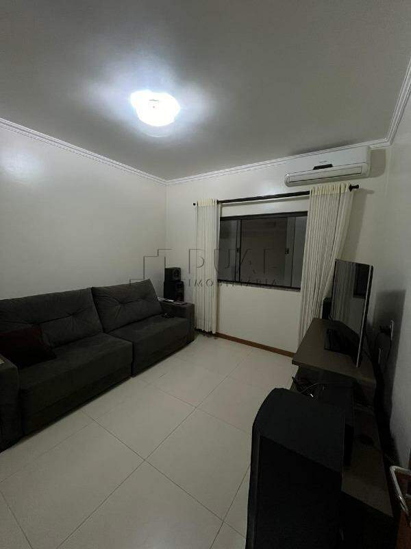 Imagem Casa com ótima localização à venda no bairro Nova Brasília.