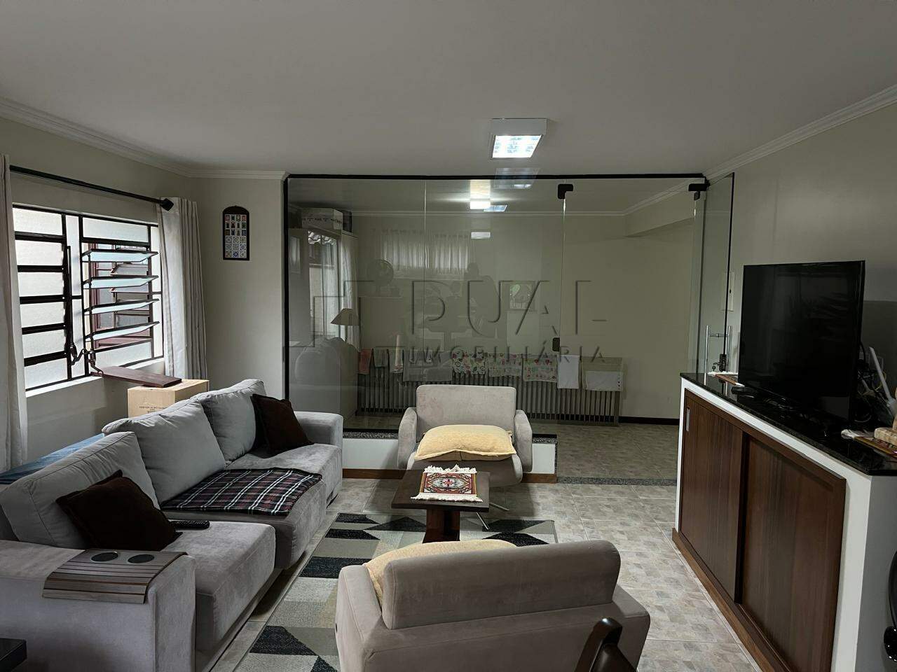 Imagem Casa com ótima localização à venda no bairro Nova Brasília.