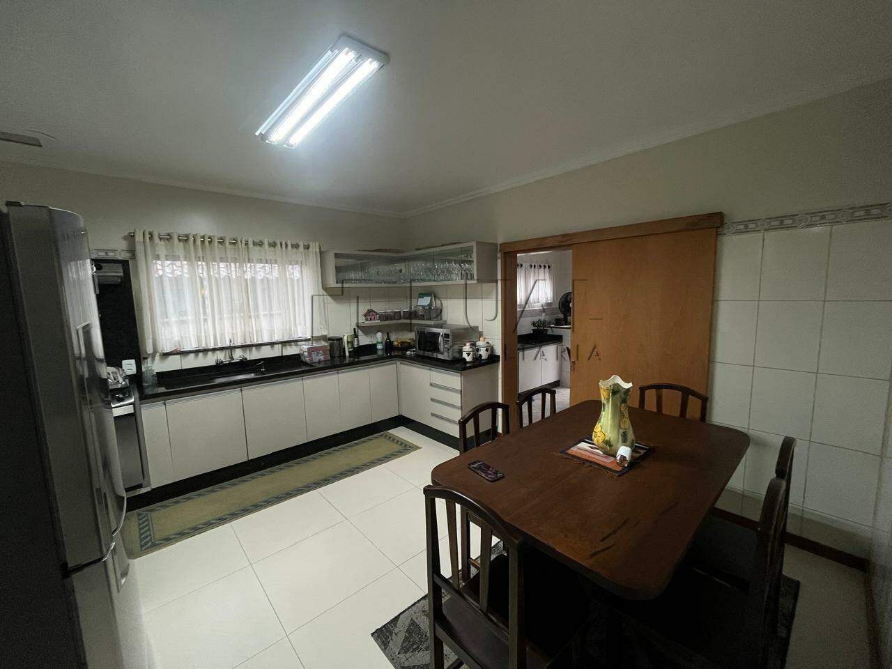 Imagem Casa com ótima localização à venda no bairro Nova Brasília.