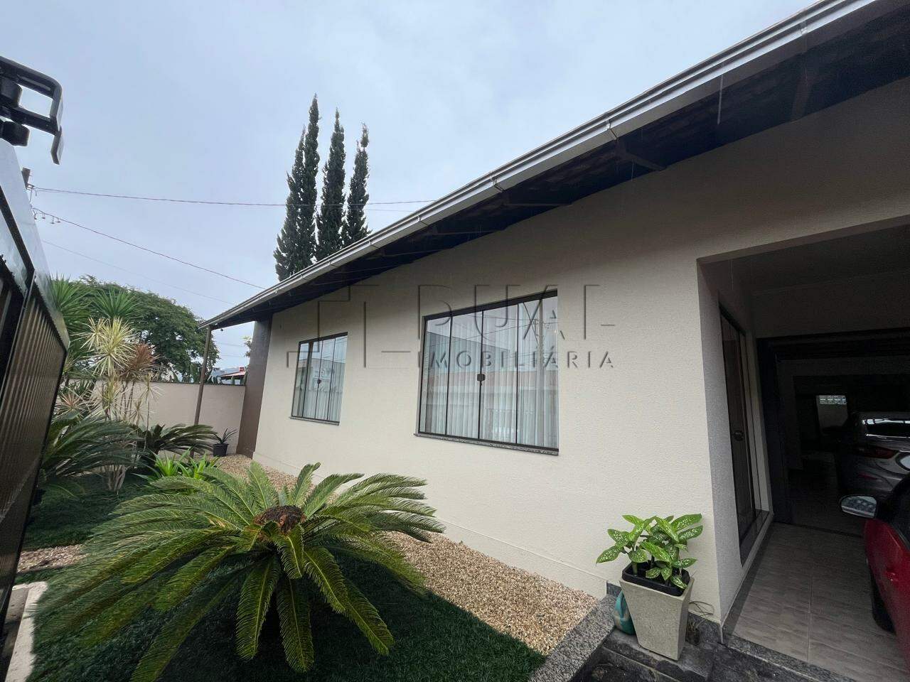 Imagem Casa com ótima localização à venda no bairro Nova Brasília.