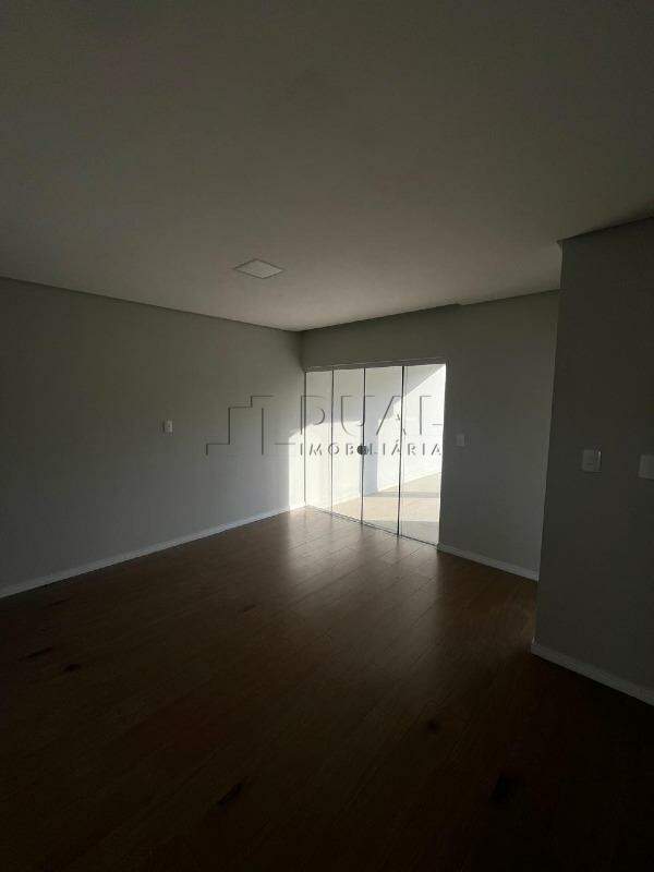 Imagem Geminado com suíte + 02 dormitórios com 108,00m² à venda no bairro Jaraguá 84 em Jaraguá do Sul