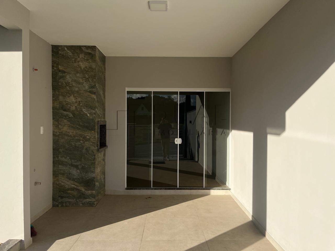 Imagem Geminado com suíte + 02 dormitórios com 108,00m² à venda no bairro Jaraguá 84 em Jaraguá do Sul