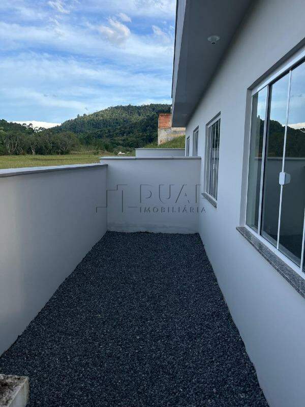 Imagem Geminado com suíte + 02 dormitórios com 108,00m² à venda no bairro Jaraguá 84 em Jaraguá do Sul