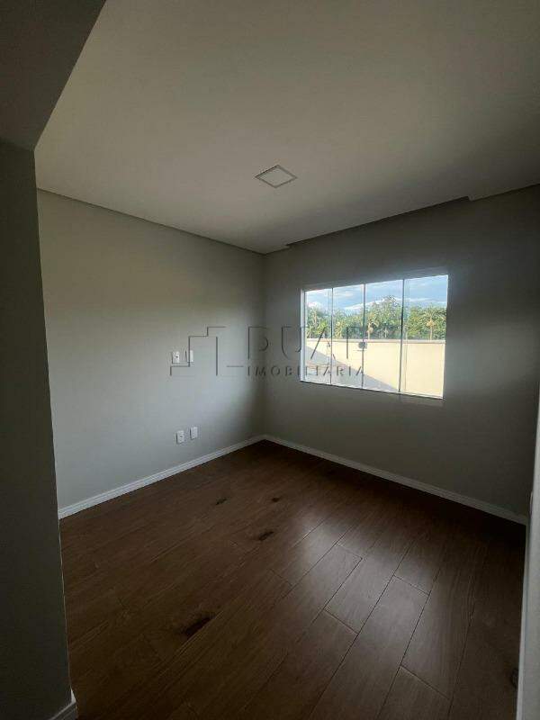 Imagem Geminado com suíte + 02 dormitórios com 108,00m² à venda no bairro Jaraguá 84 em Jaraguá do Sul