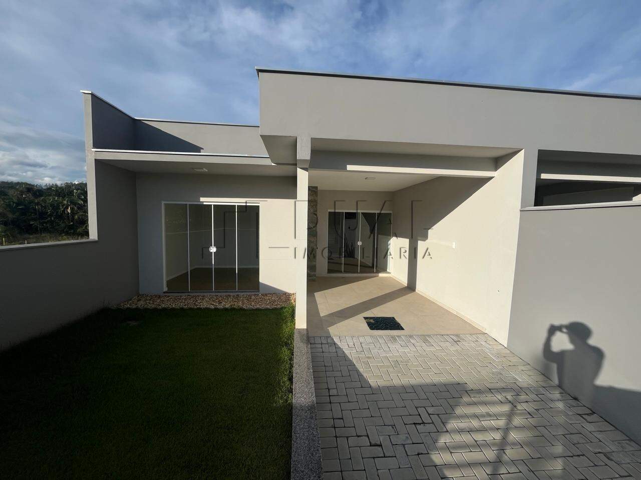 Geminado com suíte + 02 dormitórios com 108,00m² à venda no bairro Jaraguá 84 em Jaraguá do Sul