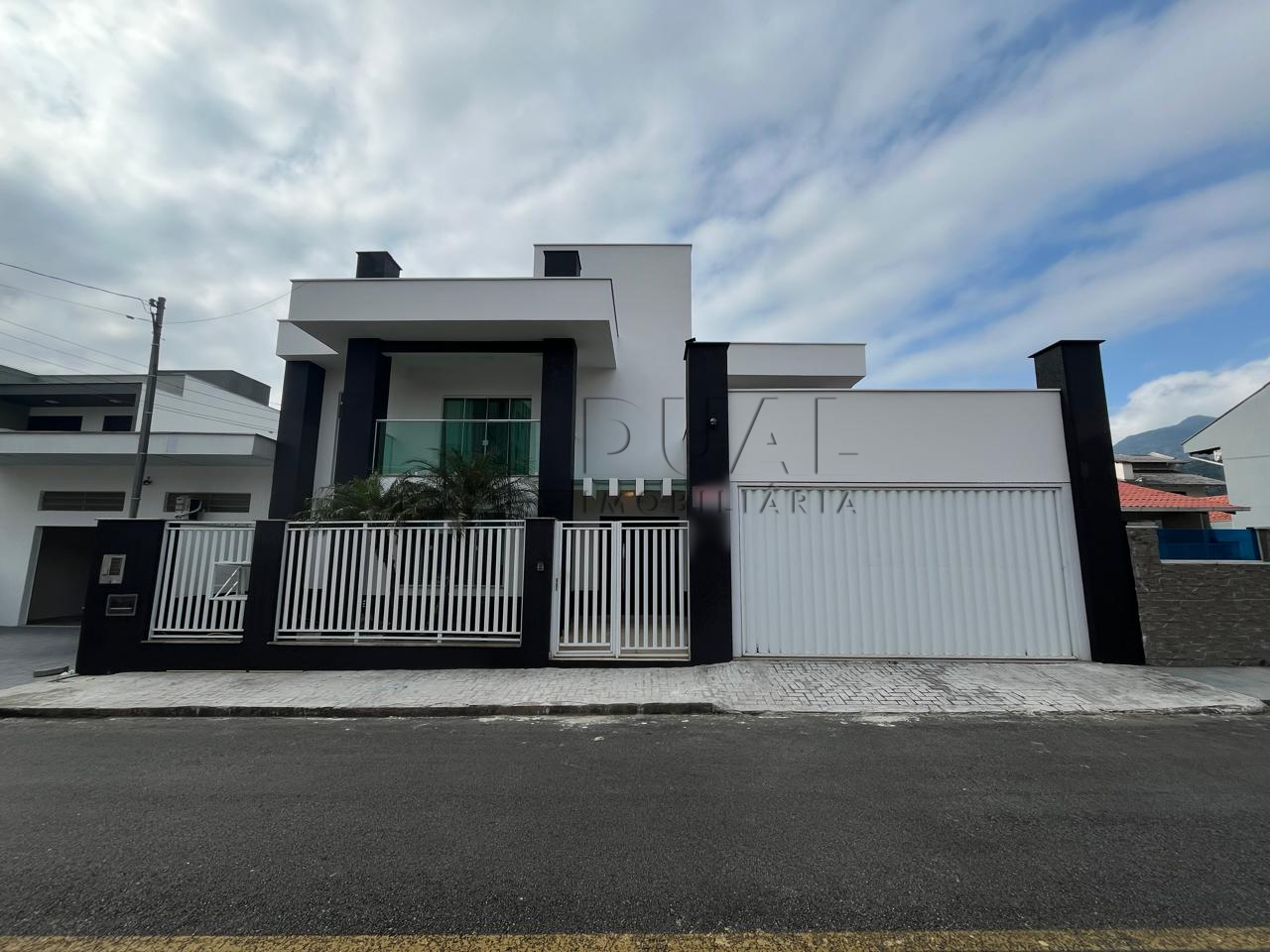 Imagem  Casa à venda no bairro Vila Baependi em Jaraguá do sul.