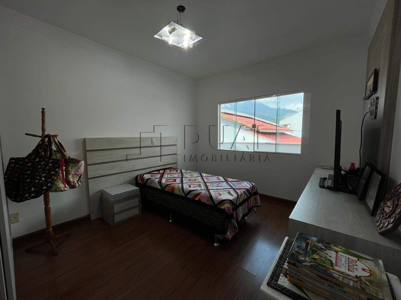 Imagem  Casa à venda no bairro Vila Baependi em Jaraguá do sul.