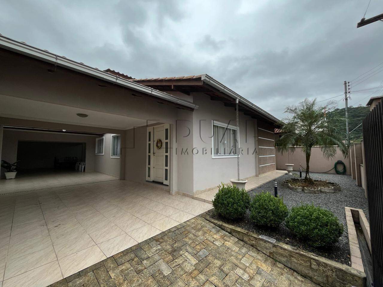 Casa à venda no bairro Czerniewicz em Jaraguá do Sul.