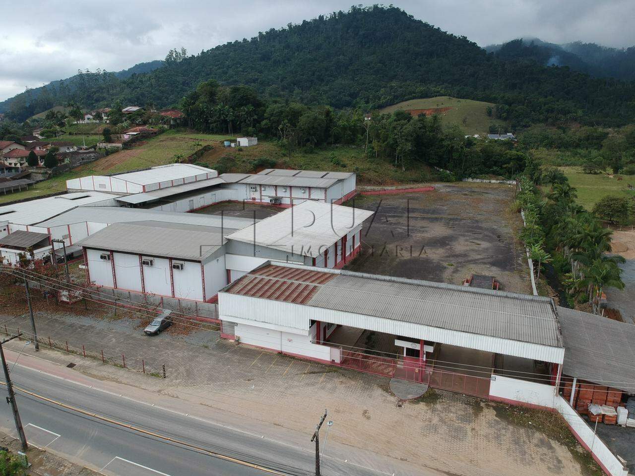 Imagem Galpão Frigorífico para venda na Barra do Rio Cerro com 5.450,26 m² e Terreno com 18.106,25 m²