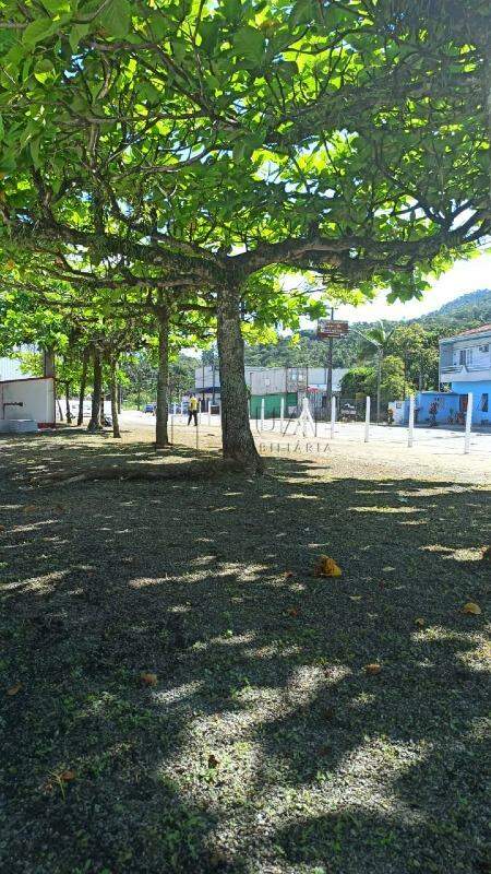 Imagem Galpão Frigorífico para venda na Barra do Rio Cerro com 5.450,26 m² e Terreno com 18.106,25 m²