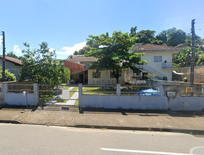 Imagem Terreno com casa de madeira próximo ao Parque da Inovação em Jaraguá do Sul