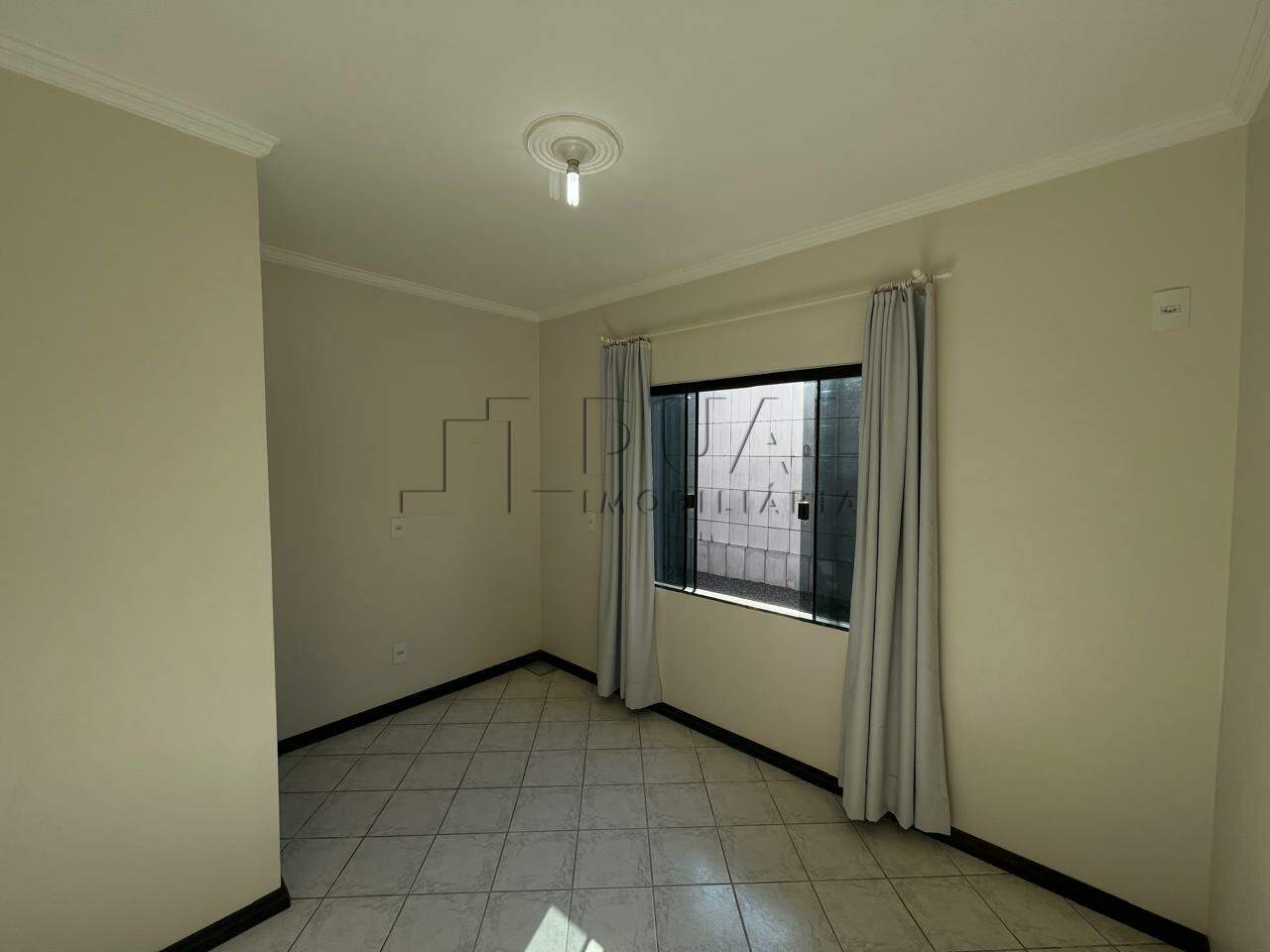 Imagem Casa com 3 dormitórios à venda no bairro Rau em Jaraguá do Sul.