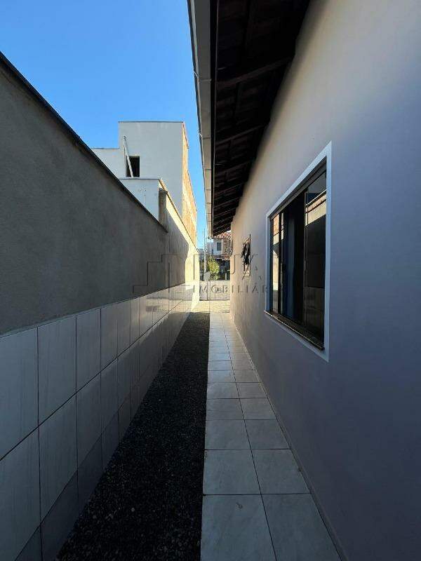 Imagem Casa com 3 dormitórios à venda no bairro Rau em Jaraguá do Sul.