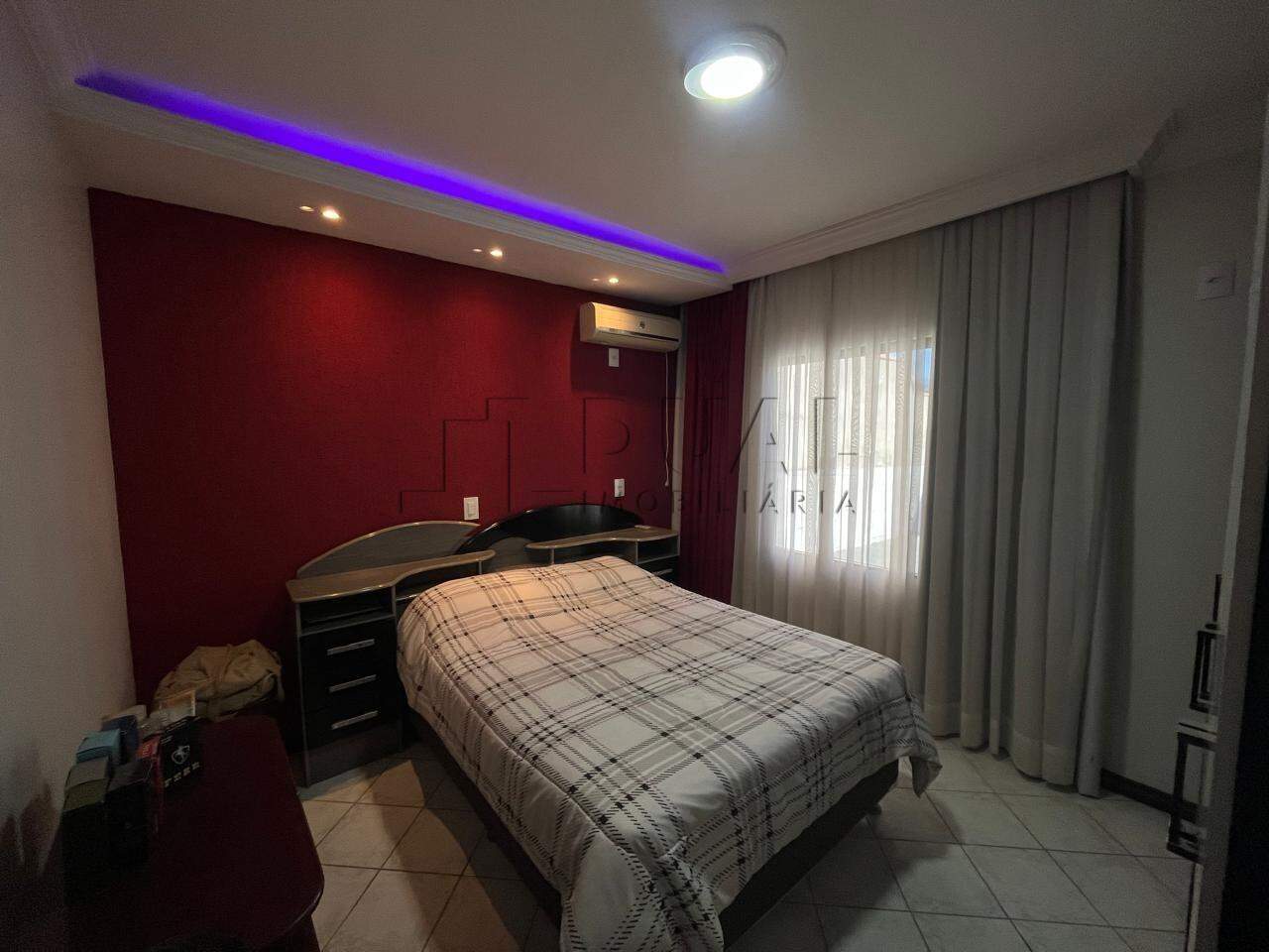 Imagem Casa com 3 dormitórios à venda no bairro Rau em Jaraguá do Sul.