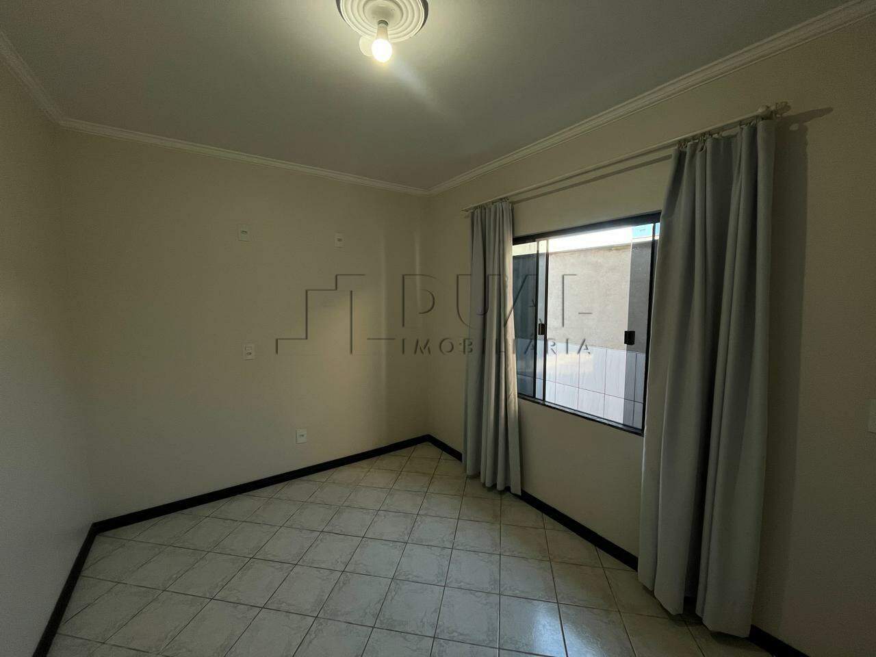 Imagem Casa com 3 dormitórios à venda no bairro Rau em Jaraguá do Sul.