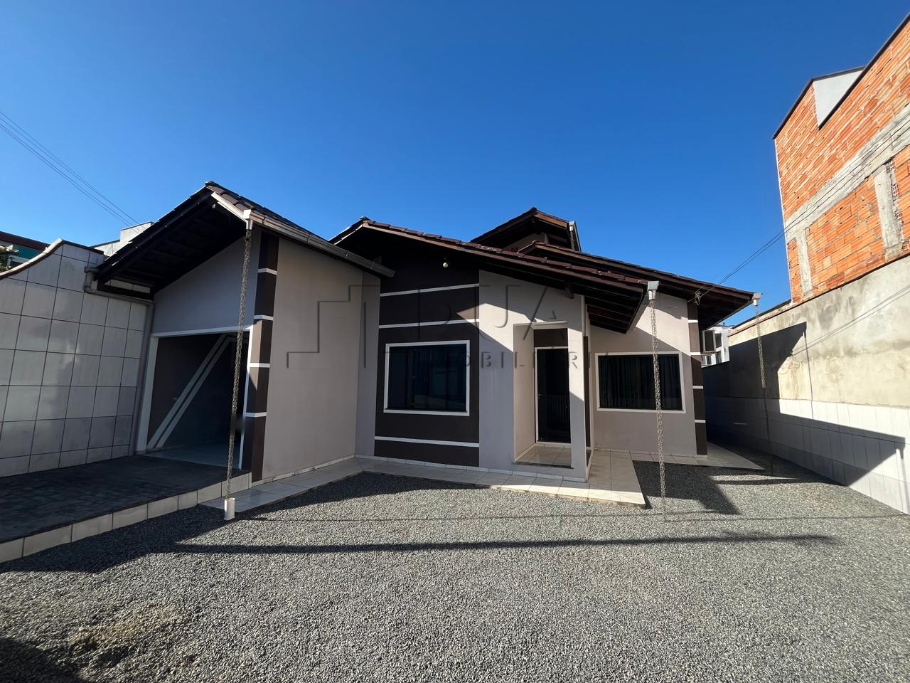 Casa com 3 dormitórios à venda no bairro Rau em Jaraguá do Sul.