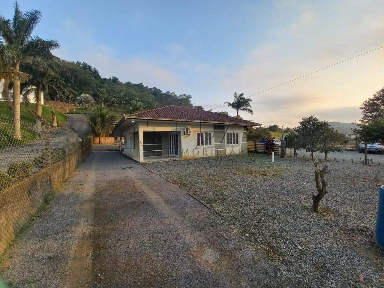 Imagem Casa com area comercial para bar com terreno de 6.020 m² no bairro Guamiranga em Guaramirim