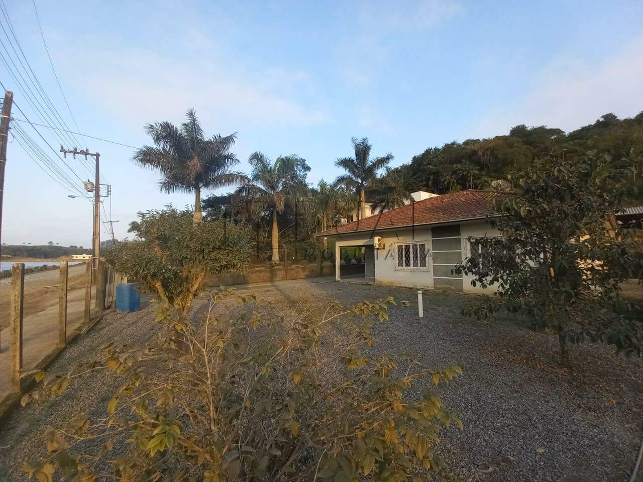 Imagem Casa com area comercial para bar com terreno de 6.020 m² no bairro Guamiranga em Guaramirim