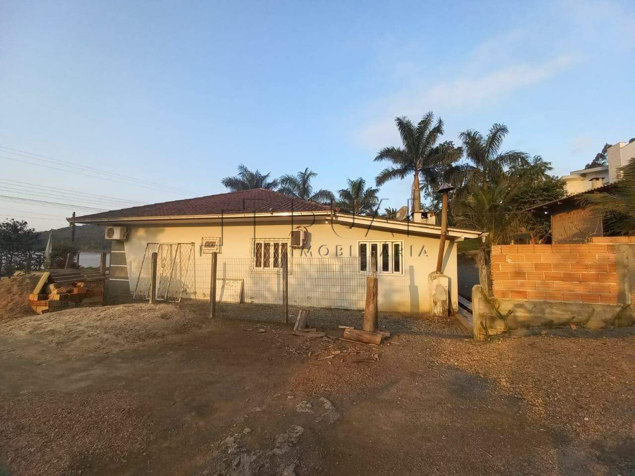 Imagem Casa com area comercial para bar com terreno de 6.020 m² no bairro Guamiranga em Guaramirim