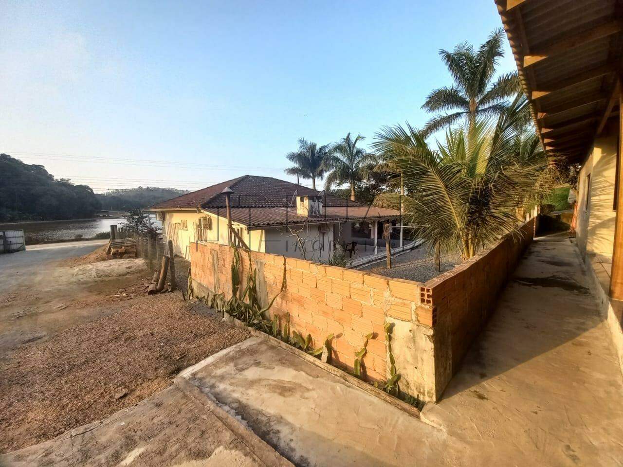 Imagem Casa com area comercial para bar com terreno de 6.020 m² no bairro Guamiranga em Guaramirim