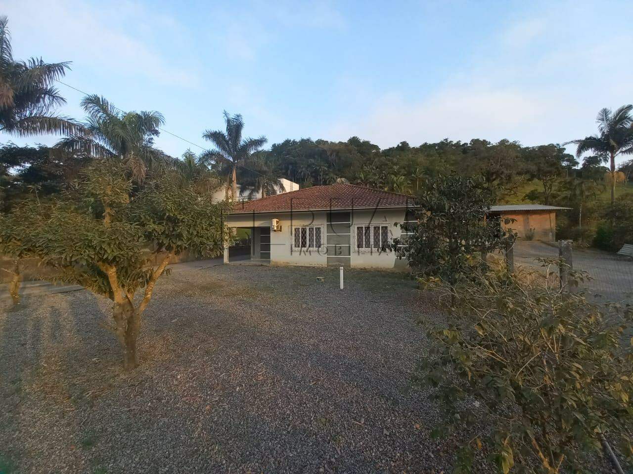 Imagem Casa com area comercial para bar com terreno de 6.020 m² no bairro Guamiranga em Guaramirim