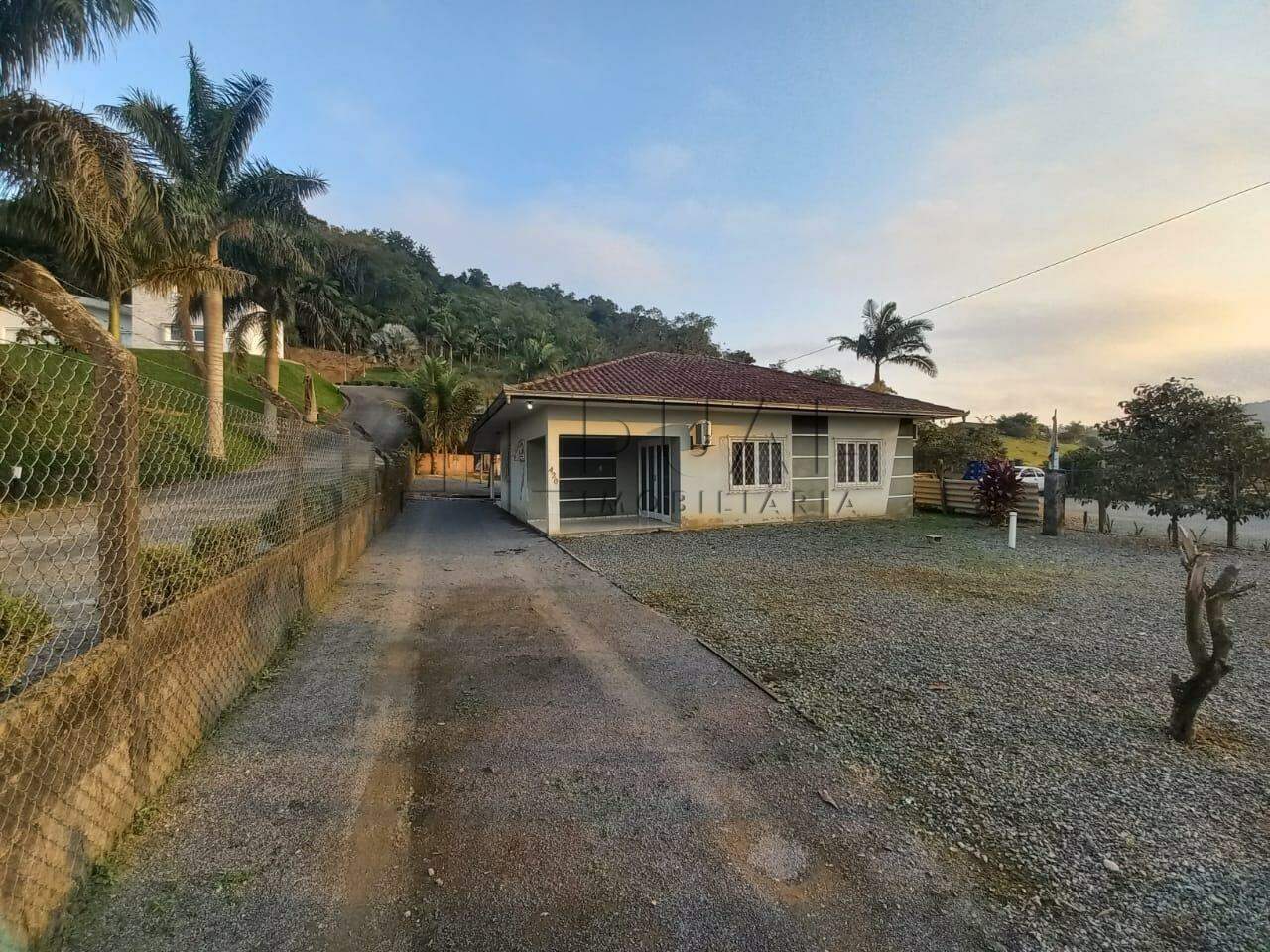 Casa com area comercial para bar com terreno de 6.020 m² no bairro Guamiranga em Guaramirim