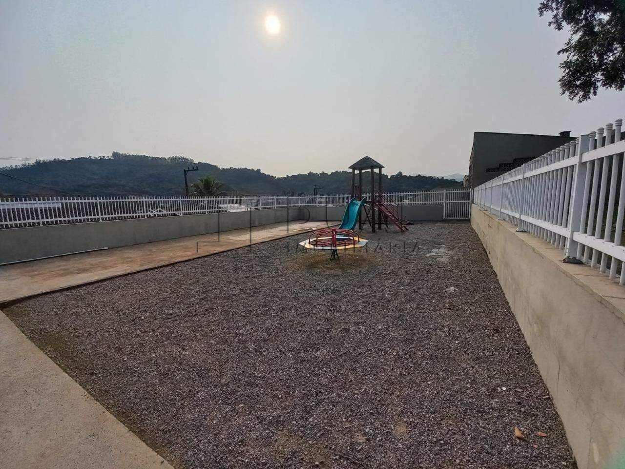 Imagem Geminado térreo em condomínio fechado Jardim das Flores no bairro Estrada Nova