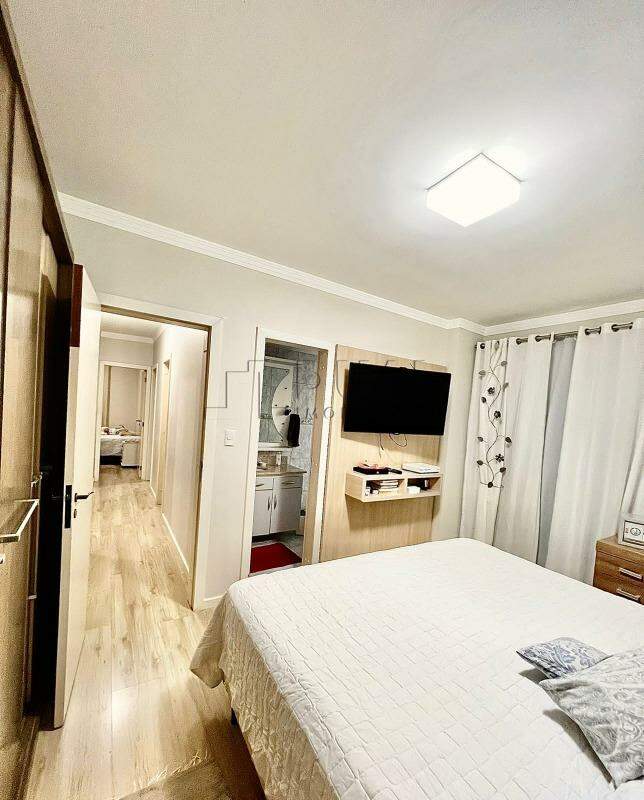 Imagem Apartamento com 122,50m² semimobiliado à venda no bairro Centro