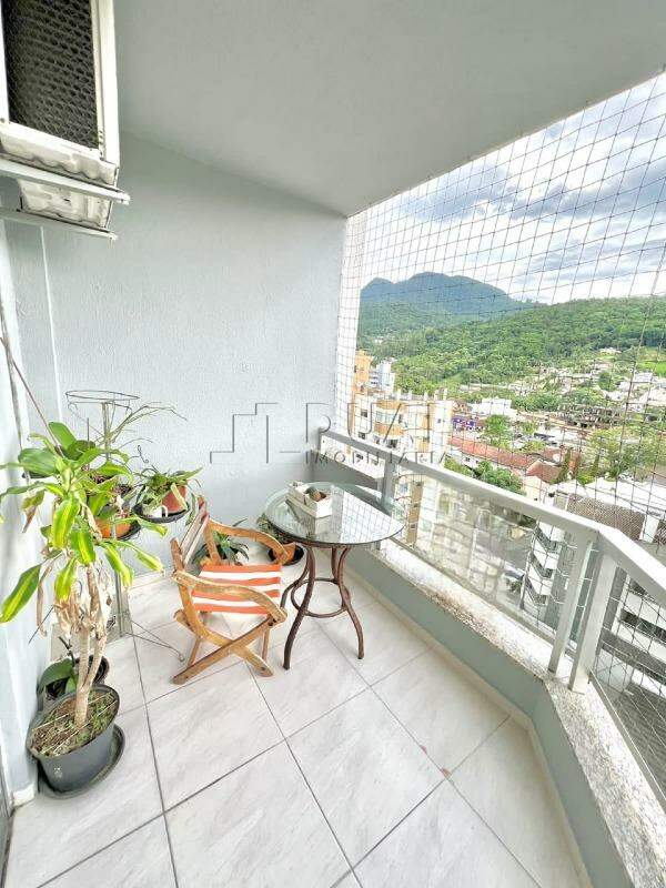 Imagem Apartamento com 122,50m² semimobiliado à venda no bairro Centro