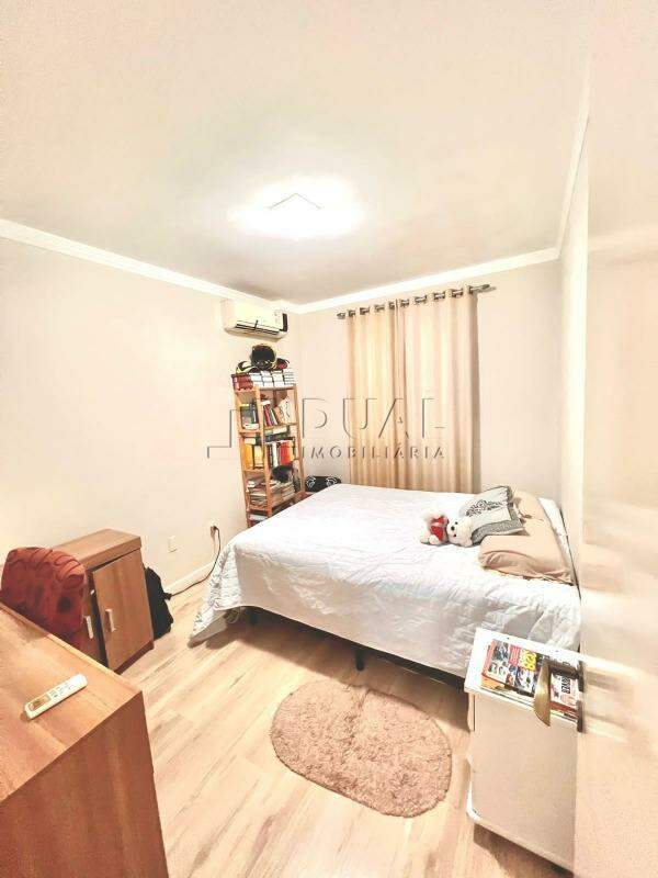 Imagem Apartamento com 122,50m² semimobiliado à venda no bairro Centro