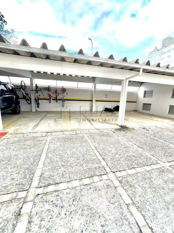 Imagem Apartamento com 122,50m² semimobiliado à venda no bairro Centro