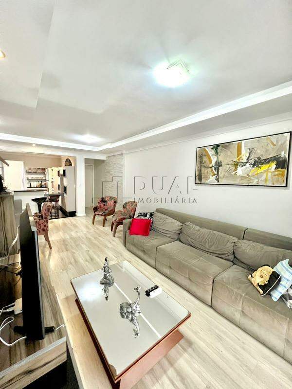 Imagem Apartamento com 122,50m² semimobiliado à venda no bairro Centro