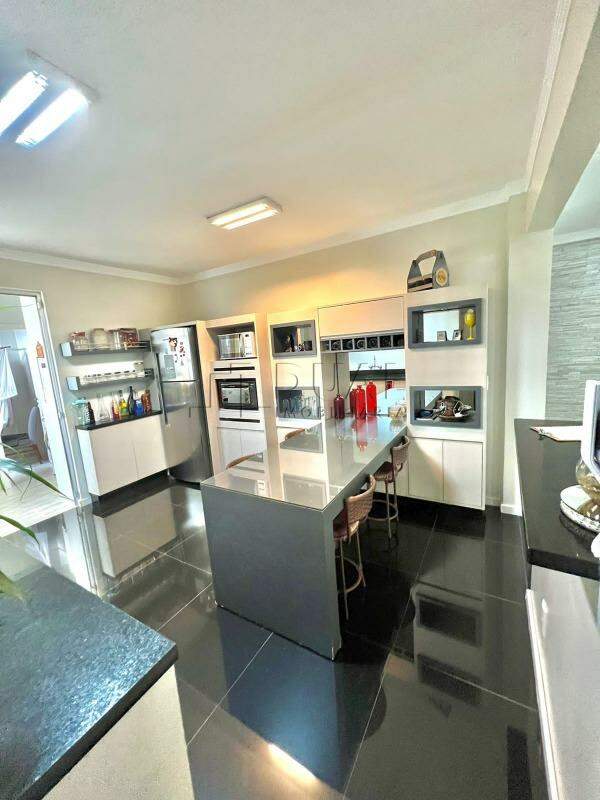 Imagem principal Apartamento com 122,50m² semimobiliado à venda no bairro Centro