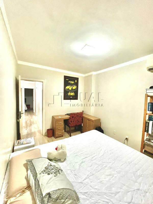 Imagem Apartamento com 122,50m² semimobiliado à venda no bairro Centro