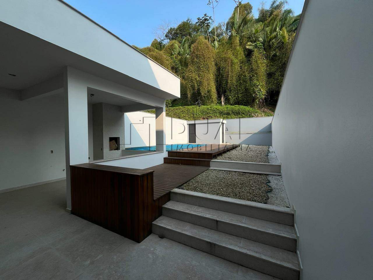 Imagem Geminado com 248,00m² à venda no bairro Barra do Rio Cerro em Jaraguá do Sul.