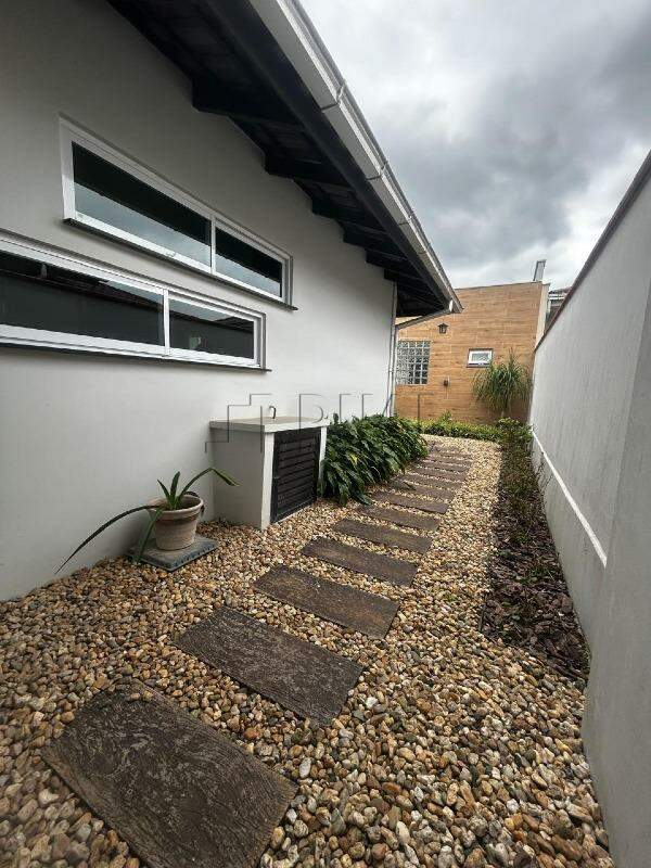 Imagem Casa com 143,35m² semimobiliada à venda no bairro Amizade em Jaraguá do Sul