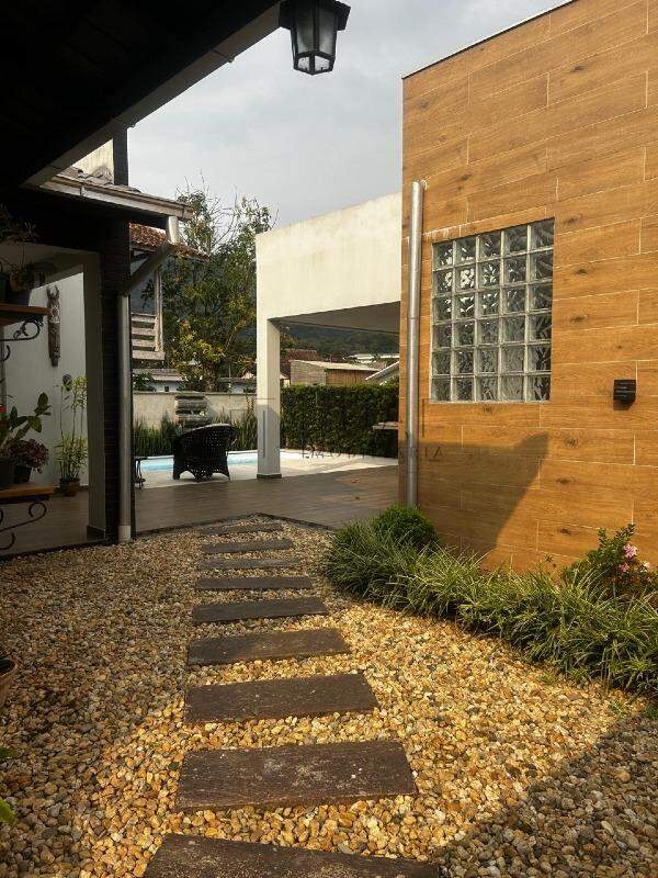 Imagem Casa com 143,35m² semimobiliada à venda no bairro Amizade em Jaraguá do Sul