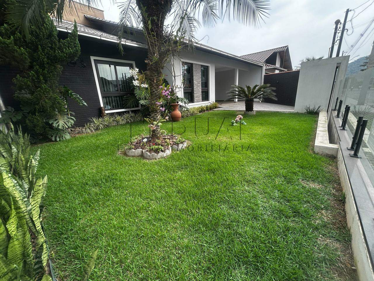 Imagem Casa com 143,35m² semimobiliada à venda no bairro Amizade em Jaraguá do Sul