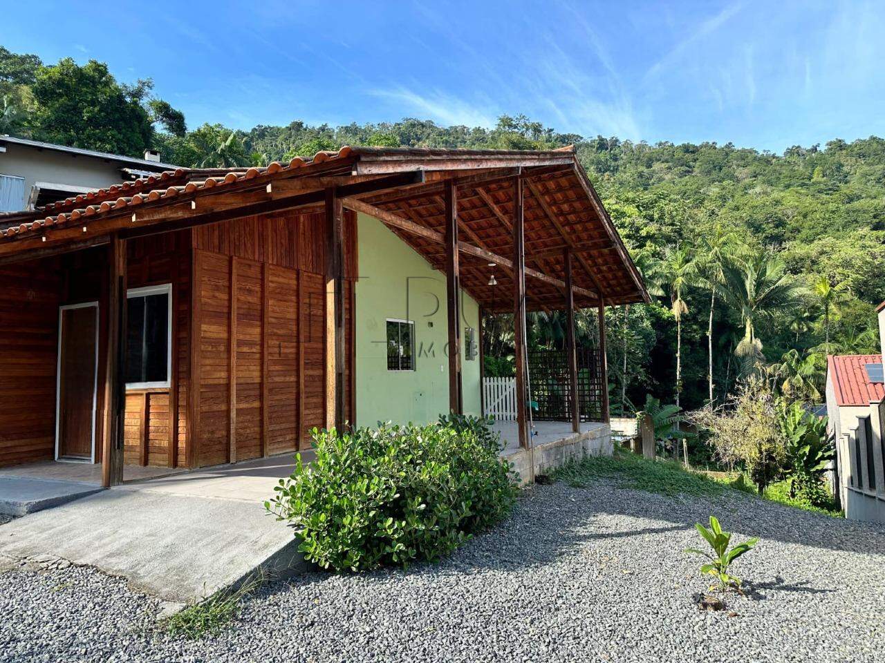 Imagem Terreno com 701,25m² e casa no bairro Vila Nova em Jaraguá do Sul