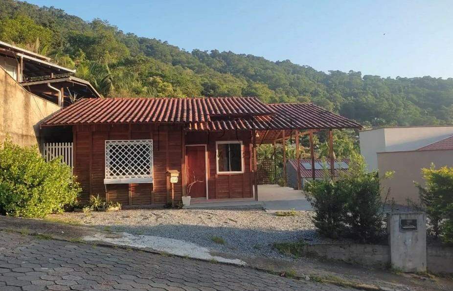 Imagem Terreno com 701,25m² e casa no bairro Vila Nova em Jaraguá do Sul