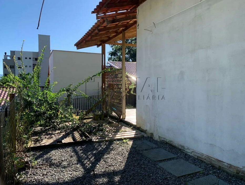 Imagem Terreno com 701,25m² e casa no bairro Vila Nova em Jaraguá do Sul