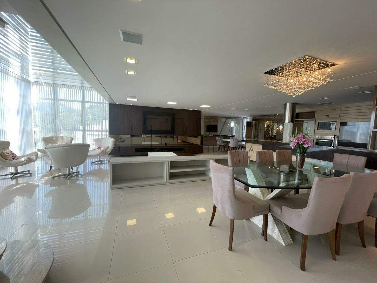 Imagem Apartamento à venda, 3 quartos, 3 suítes, 6 vagas, Centro - Jaraguá do Sul/SC