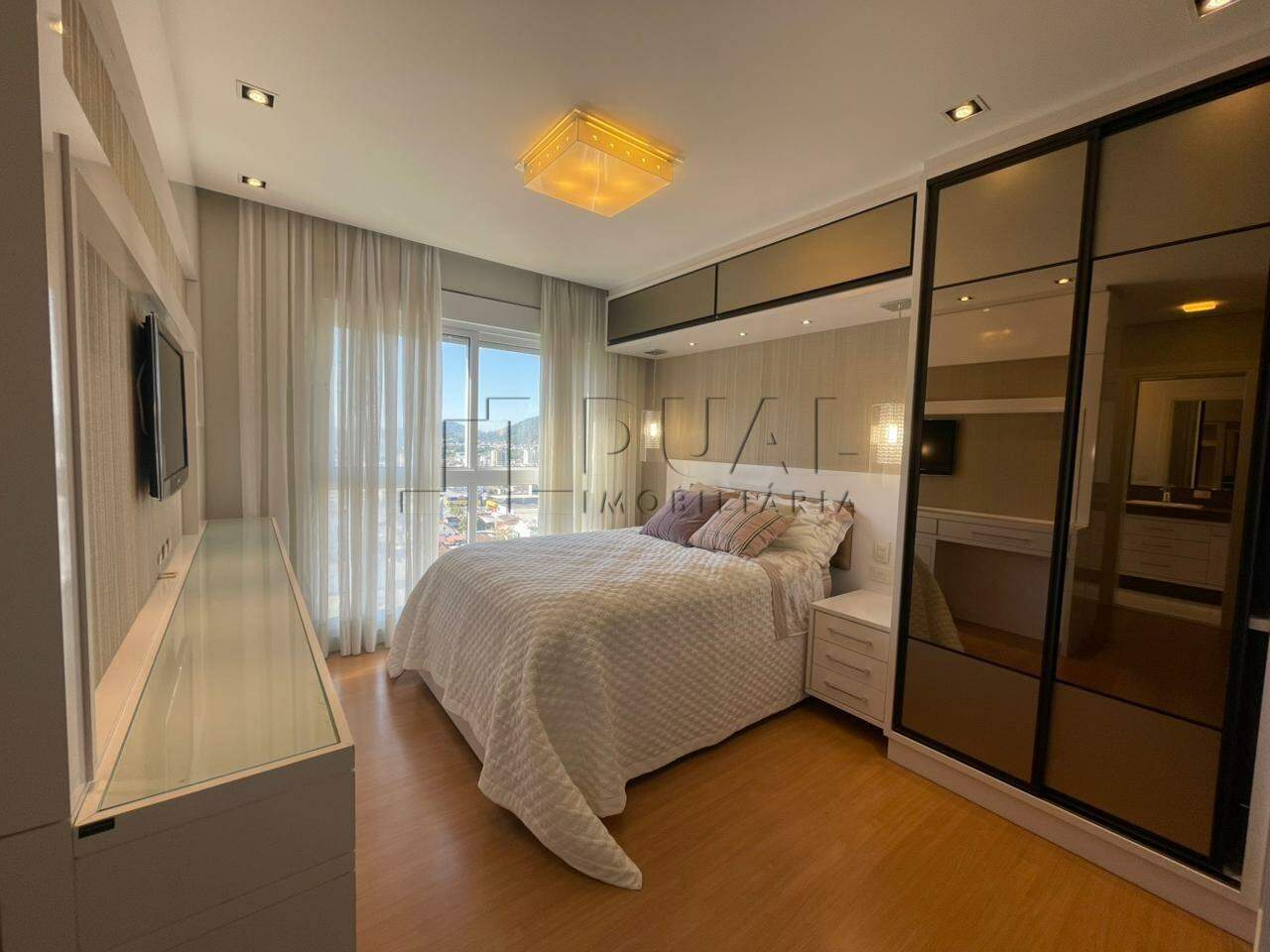 Imagem Apartamento à venda, 3 quartos, 3 suítes, 6 vagas, Centro - Jaraguá do Sul/SC