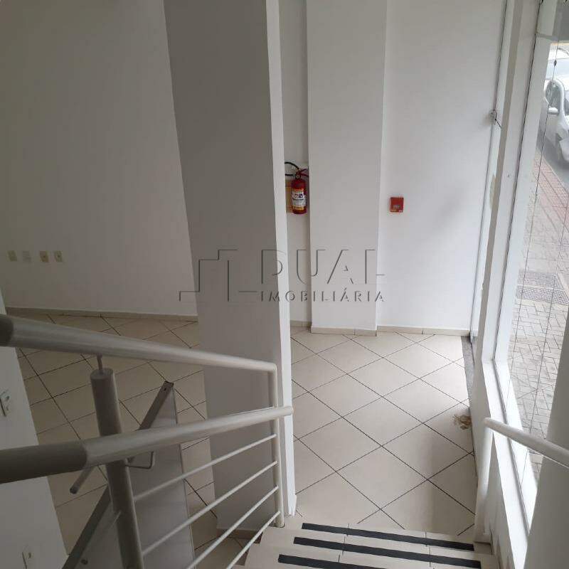 Imagem Sala Comercial com mezanino com 55,98m² no Centro de Jaraguá do Sul
