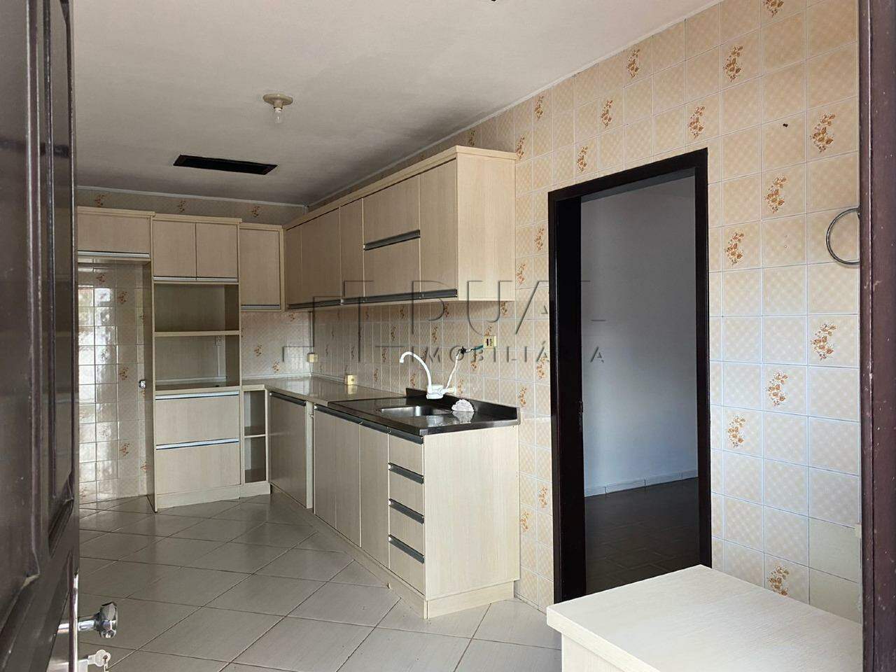 Imagem Casa com 107,80m² semimobiliada à venda no bairro Água Verde