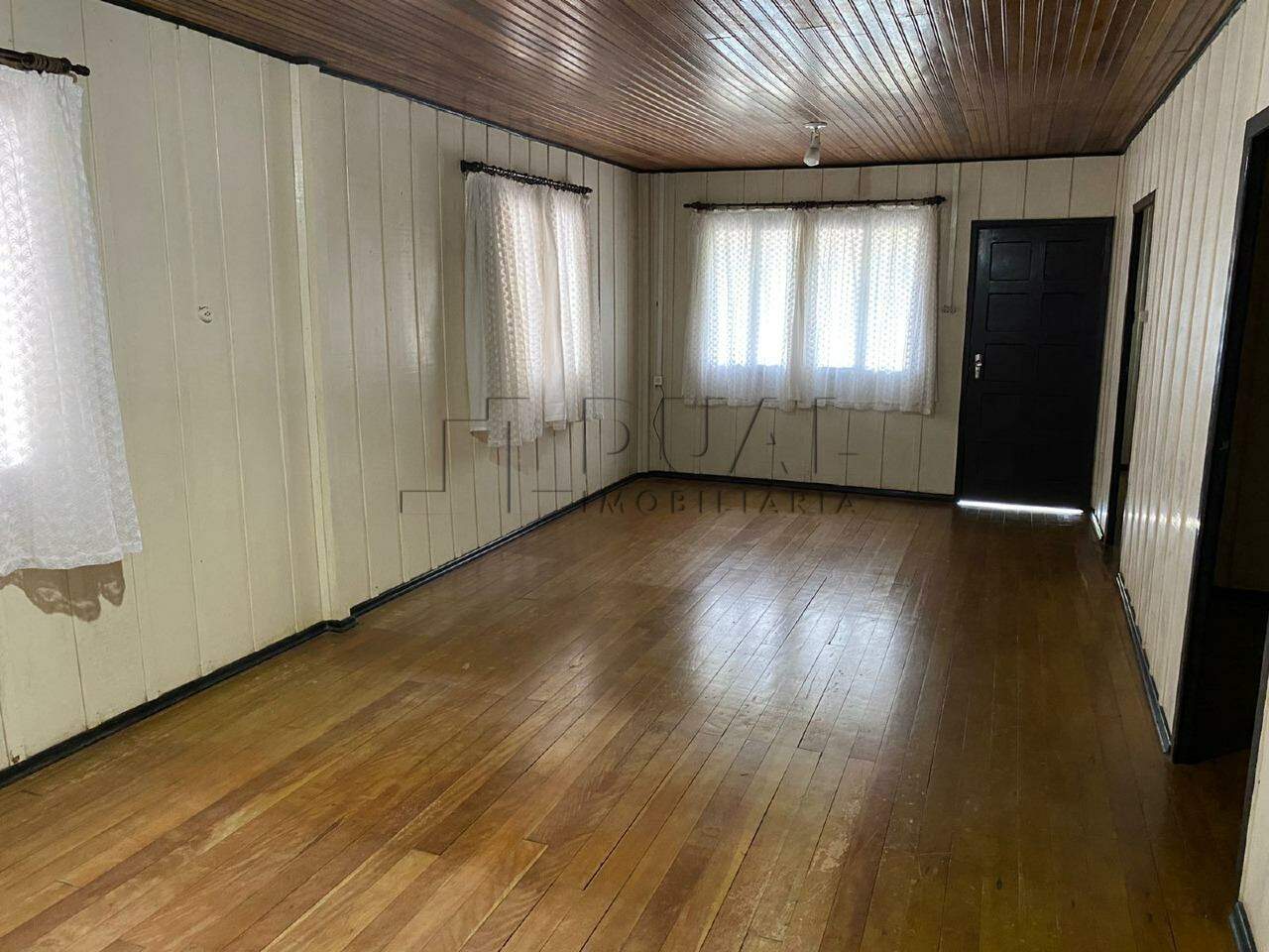 Imagem Casa com 107,80m² semimobiliada à venda no bairro Água Verde