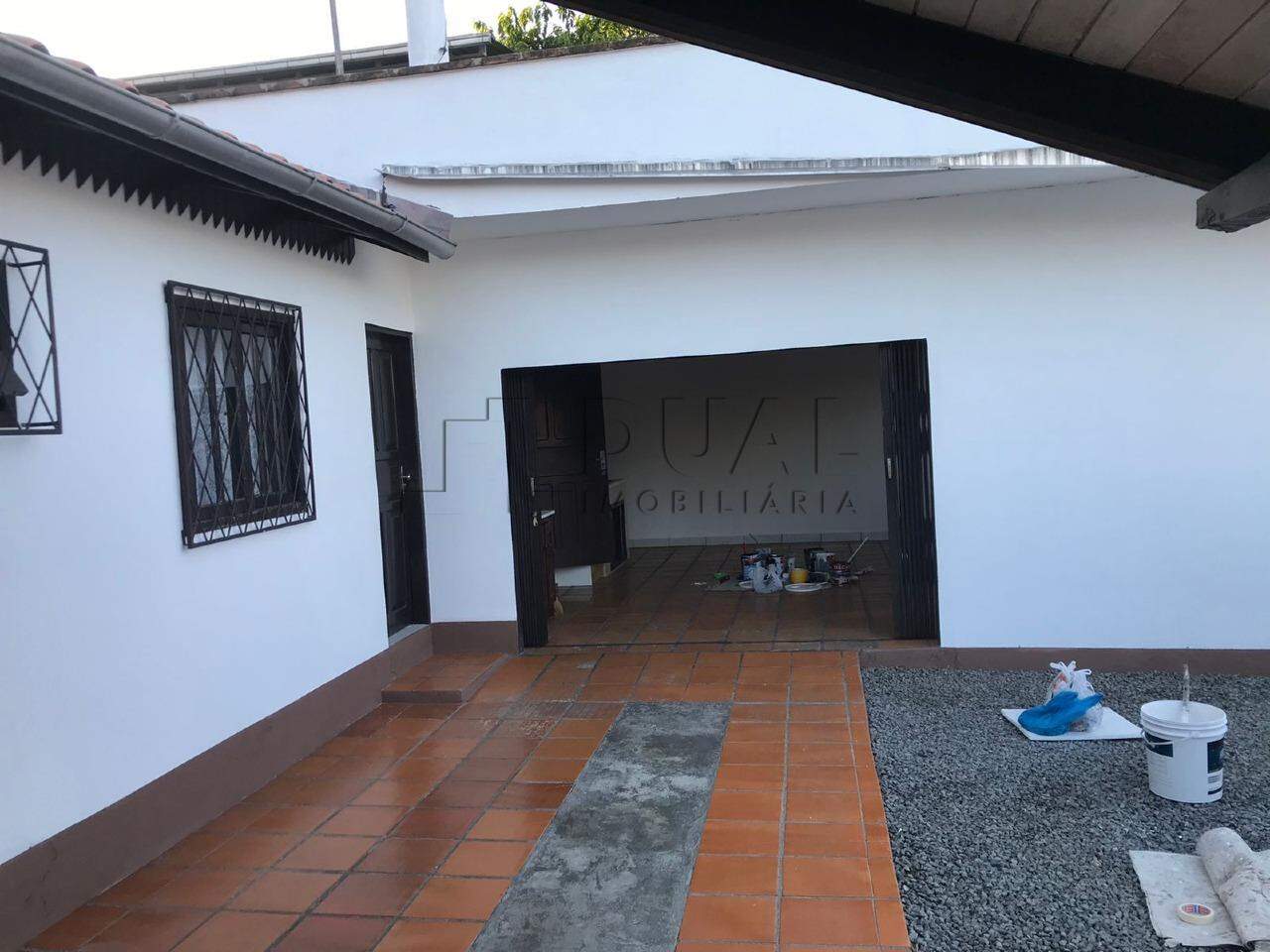 Imagem Casa com 107,80m² semimobiliada à venda no bairro Água Verde