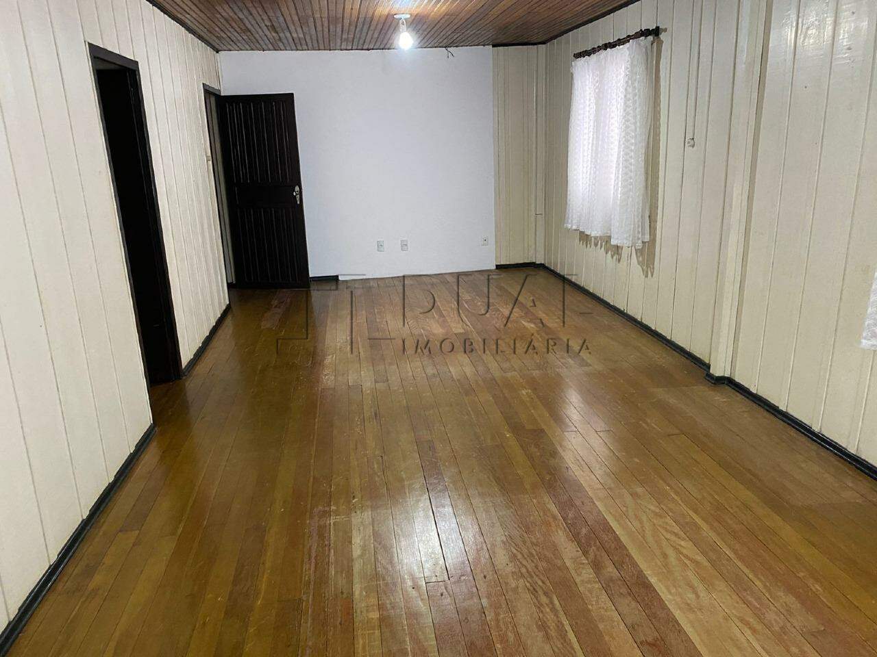 Imagem Casa com 107,80m² semimobiliada à venda no bairro Água Verde